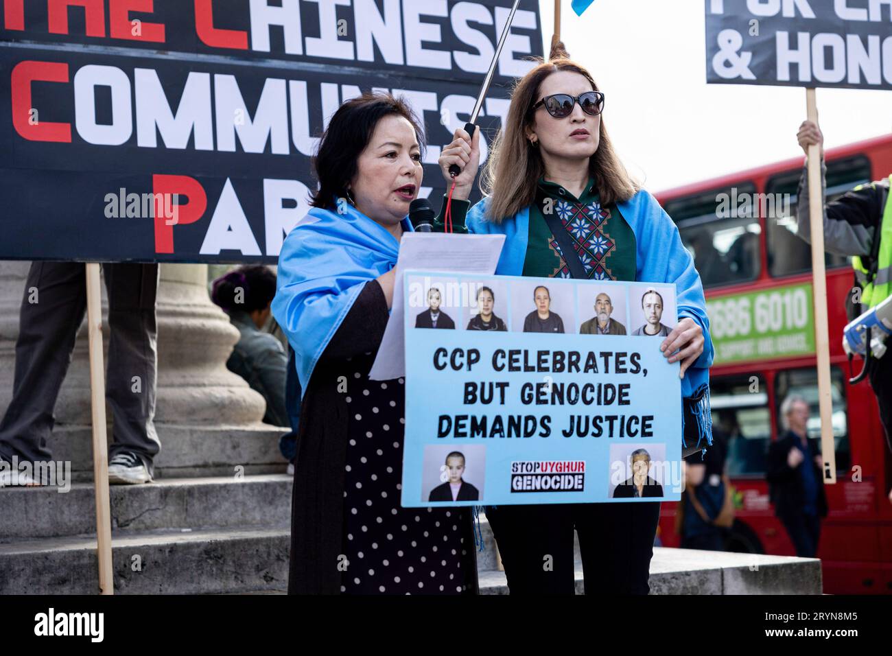 Londres, Royaume-Uni. 01 octobre 2023. Rahima Mahmut, directrice exécutive de Stop Ouïghour Genocide et directrice britannique du Congrès mondial ouïghour, prononce un discours lors du rassemblement conjoint. Les Hongkongais, les Mongols du Sud, les Tibétains et les communautés ouïghours ont organisé chaque année un rassemblement et une marche conjoints à l'occasion de la Journée nationale de la République populaire de Chine pour protester contre la violation des droits de l'homme par le gouvernement du Parti communiste chinois. Le rassemblement a appelé le public au Royaume-Uni à défendre les droits humains en Chine. Crédit : SOPA Images Limited/Alamy Live News Banque D'Images