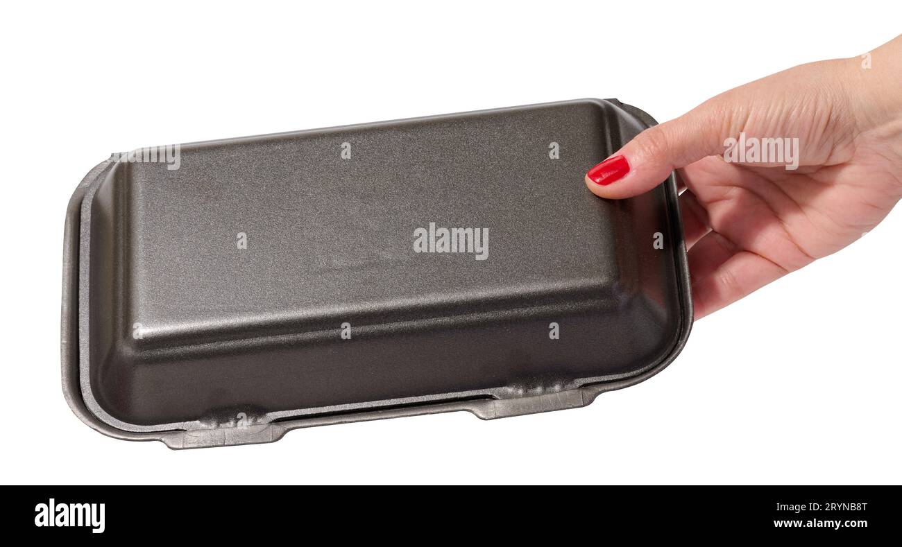 La main d'une femme tient un récipient jetable pour les produits chauds et froids en polystyrène Banque D'Images