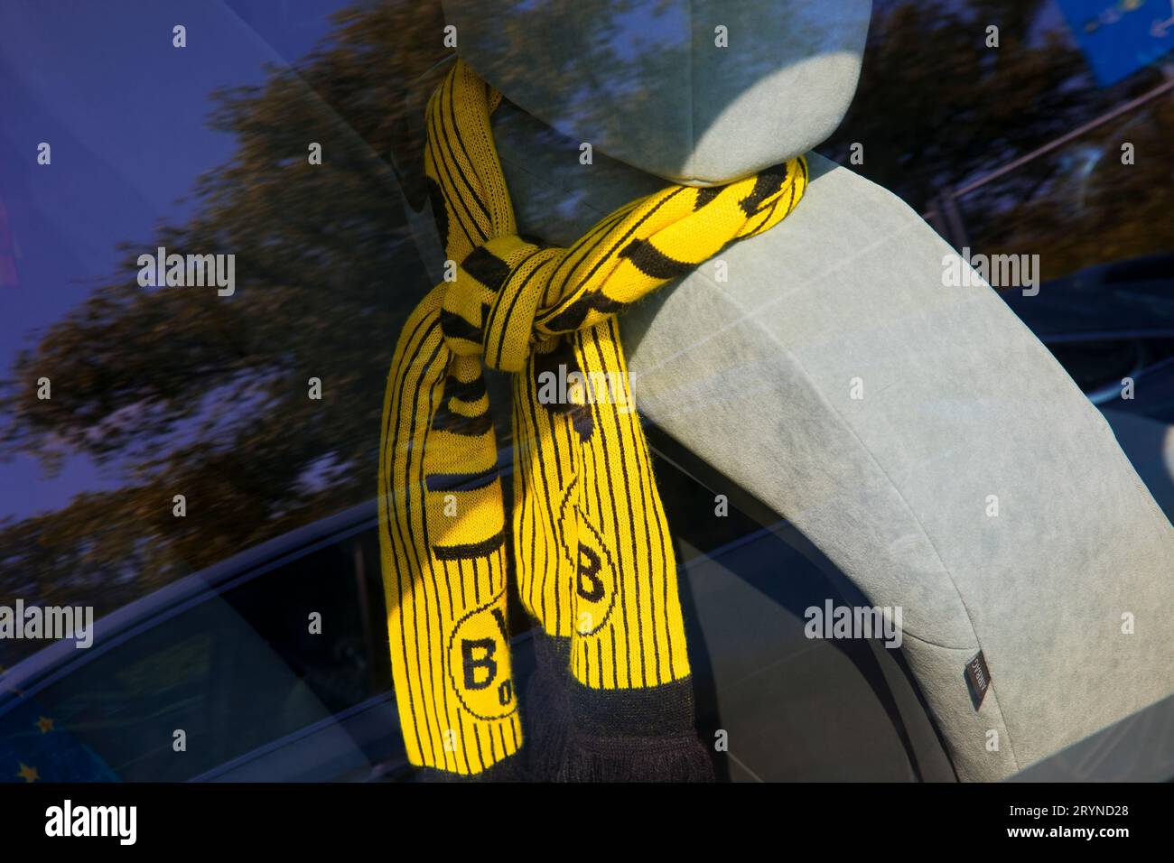 Borussia Dortmund fan foulard dans une voiture, Dortmund, région de la Ruhr, Rhénanie du Nord-Westphalie, Allemagne, Europe Banque D'Images