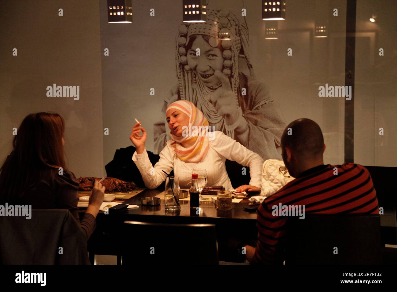 Dîner dans un restaurant à Amman, Jordanie. Banque D'Images