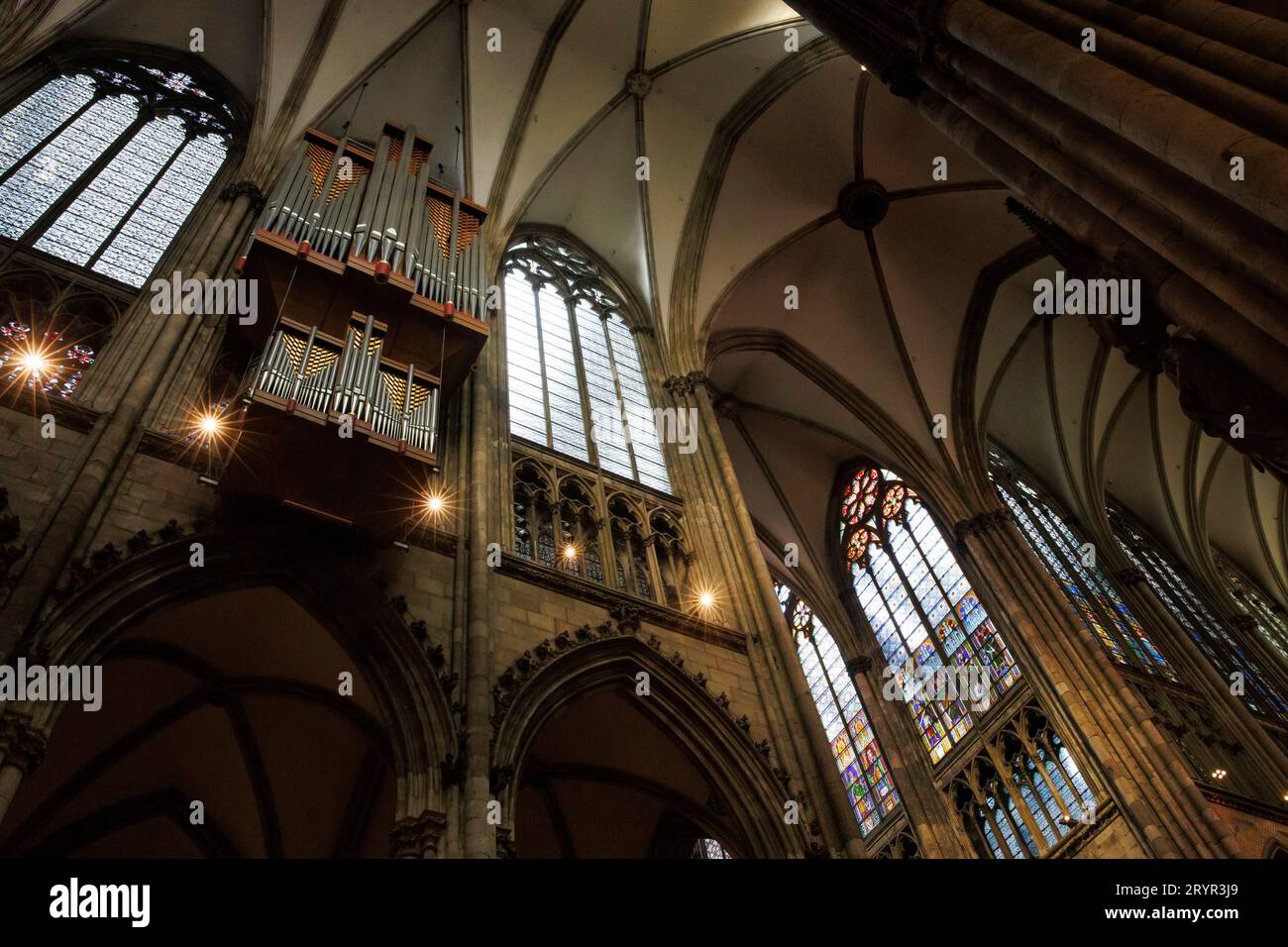 L'orgue de la nef dans la cathédrale, Cologne, Allemagne. ***USAGE ÉDITORIAL SEULEMENT*** die Langhausorgel im Dom, Koeln, Deutschland. Banque D'Images