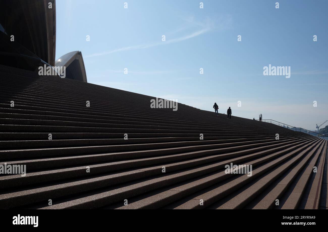 Les marches monumentales, tôt le matin à l'Opéra de Sydney, l'impact visuel de l'approche de la vision de l'architecte Jørn Utzon Banque D'Images
