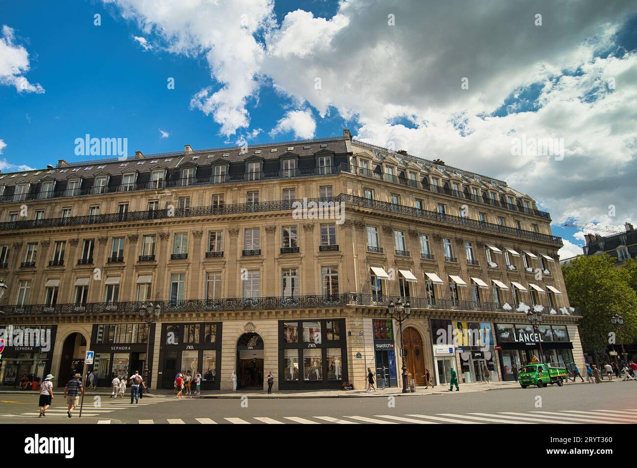 France, Paris 20.08.2023, l'hôtel est situé dans un élégant bâtiment haussmannien des années 1870 près de l'Opéra Garnier Banque D'Images