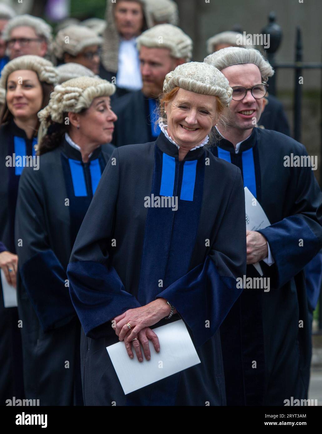 Londres, Angleterre, Royaume-Uni. 2 octobre 2023. Des membres de la profession juridique sont vus quitter Westminster Abbey après le service annuel des juges marquant l'ouverture de l'année juridique. (Image de crédit : © Tayfun Salci/ZUMA Press Wire) USAGE ÉDITORIAL SEULEMENT! Non destiné à UN USAGE commercial ! Crédit : ZUMA Press, Inc./Alamy Live News Banque D'Images