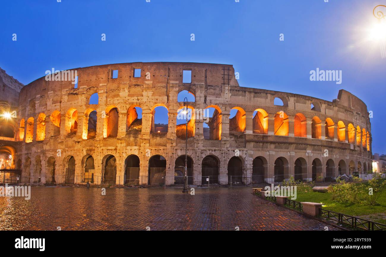 Colisée (amphithéâtre Flavien) à Rome. Italie Banque D'Images
