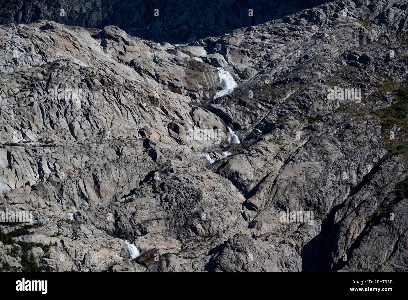 Col de la Furka Suisse montrant la retraite Glacier du Rhône septembre 2023 Col de la Furka, avec une altitude de 2 429 mètres (7 969 Banque D'Images Col de la Furka Suisse montrant la retraite Glacier du Rhône septembre 2023 Col de la Furka, avec une altitude de 2 429 mètres (7 969 Banque D'Images