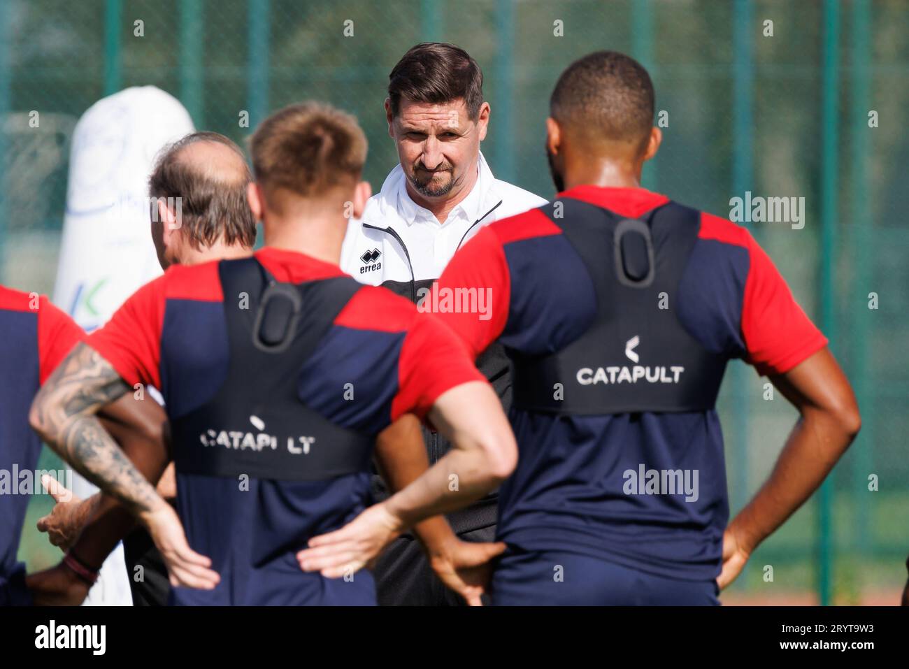 Kortrijk, Belgique. 02 octobre 2023. Le nouvel entraîneur-chef de Kortrijk, Glen de Boeck, photographié lors d'une séance d'entraînement de l'équipe belge de football de première division KV Kortrijk avec son nouvel entraîneur, lundi 02 octobre 2023 à Kortrijk. BELGA PHOTO KURT DESPLENTER crédit : Belga News Agency/Alamy Live News Banque D'Images