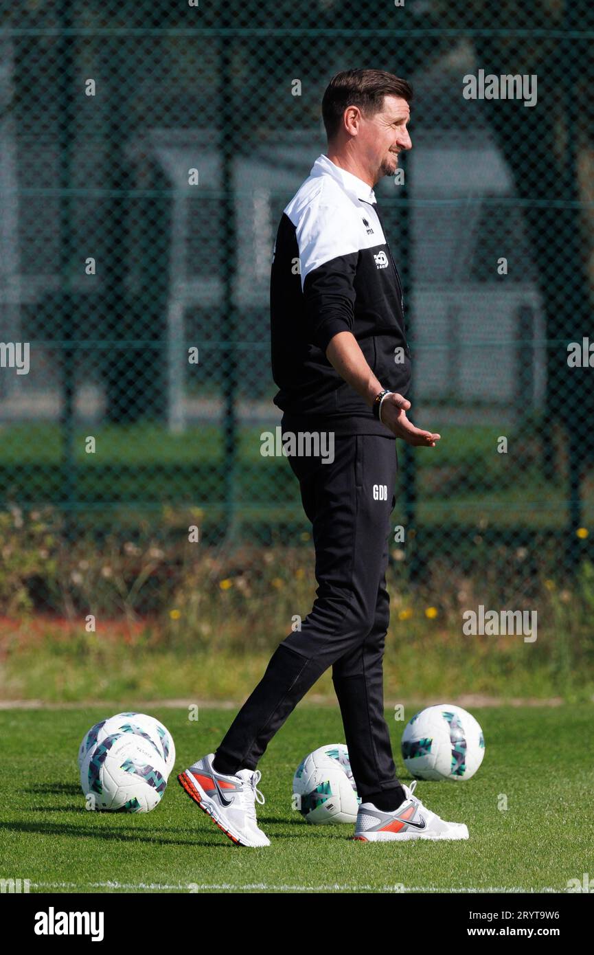 Kortrijk, Belgique. 02 octobre 2023. Le nouvel entraîneur-chef de Kortrijk, Glen de Boeck, photographié lors d'une séance d'entraînement de l'équipe belge de football de première division KV Kortrijk avec son nouvel entraîneur, lundi 02 octobre 2023 à Kortrijk. BELGA PHOTO KURT DESPLENTER crédit : Belga News Agency/Alamy Live News Banque D'Images