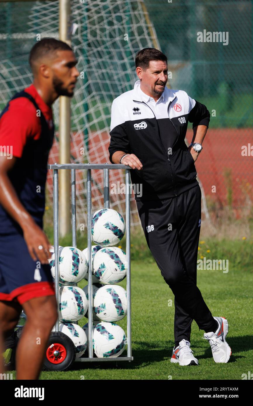 Kortrijk, Belgique. 02 octobre 2023. Le nouvel entraîneur-chef de Kortrijk, Glen de Boeck, photographié lors d'une séance d'entraînement de l'équipe belge de football de première division KV Kortrijk avec son nouvel entraîneur, lundi 02 octobre 2023 à Kortrijk. BELGA PHOTO KURT DESPLENTER crédit : Belga News Agency/Alamy Live News Banque D'Images