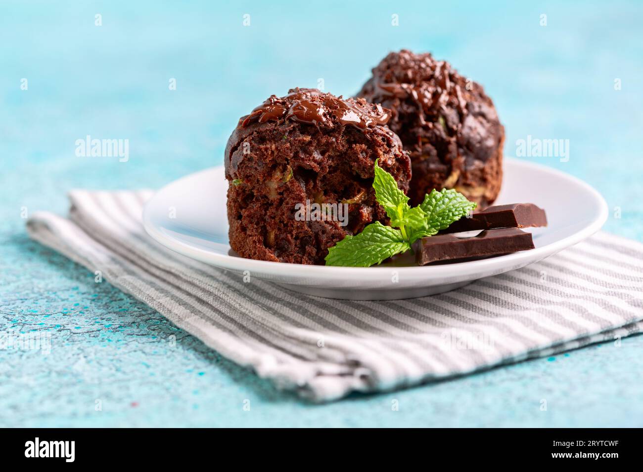 Muffins au chocolat aux courgettes. Banque D'Images