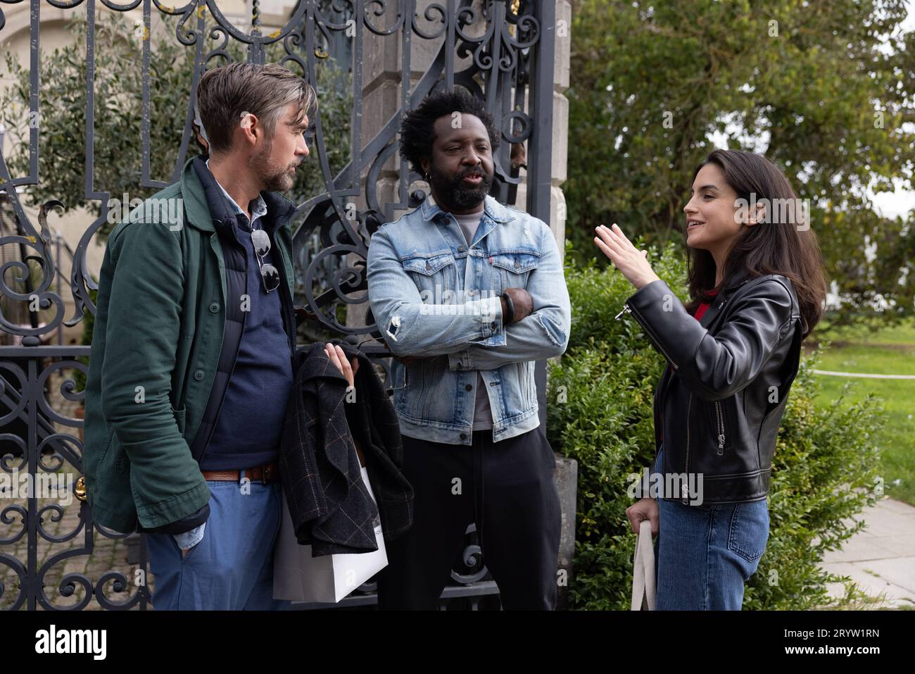 Marlon James, auteur jamaïcain (au centre) avec Nick Laird et Merve Emre, photographié au Festival littéraire de Cliveden. Banque D'Images