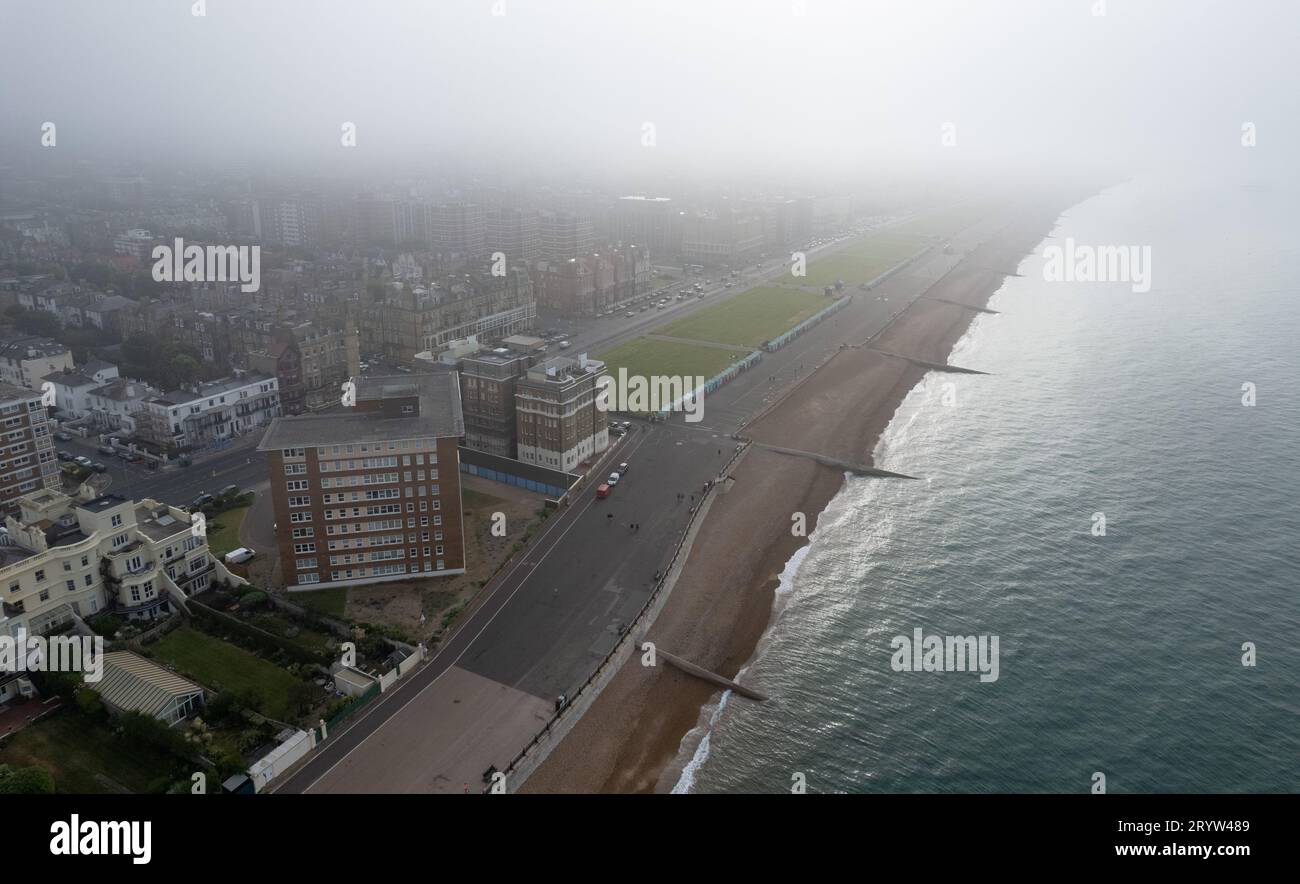 Paysage aérien de drone de Brighton City et de la côte à Sussex Royaume-Uni. Vue de dessus du paysage urbain Banque D'Images