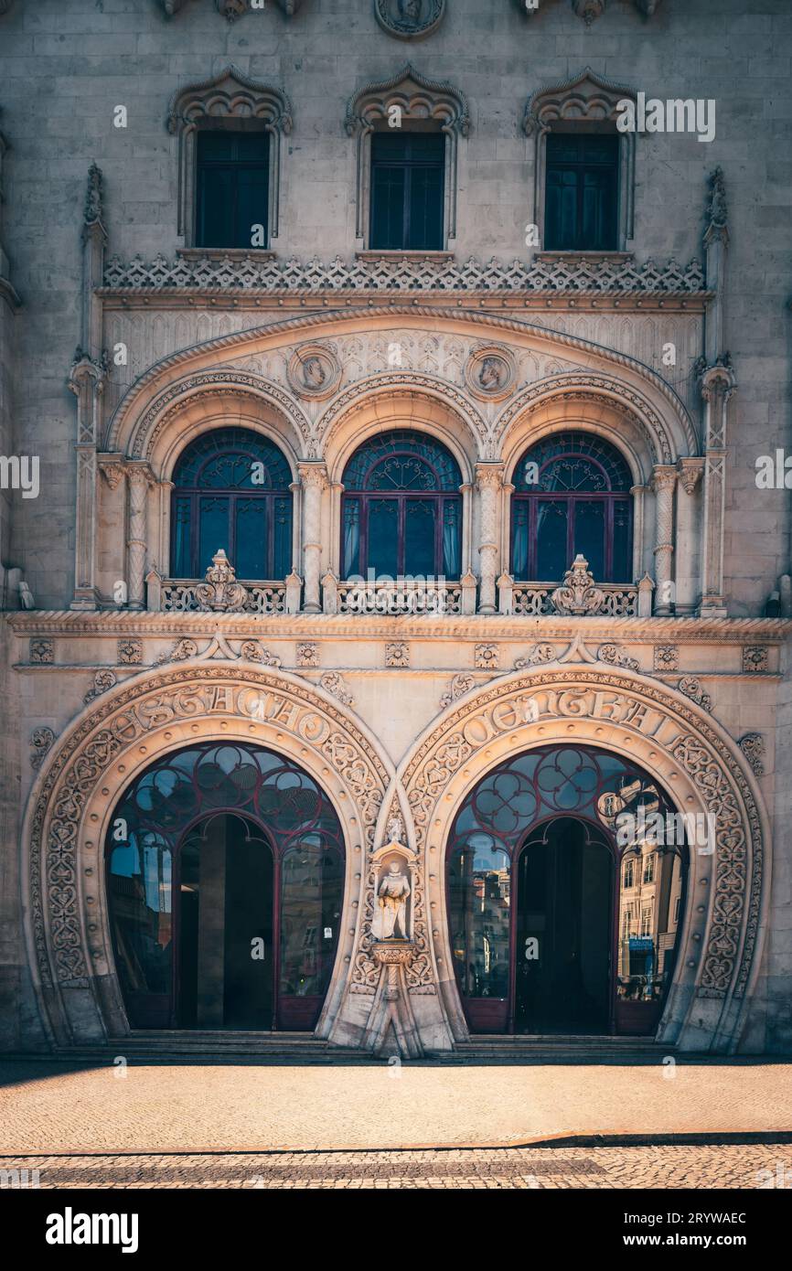 Riche en histoire : la façade historique de la maison à la gare Rossio à Lisbonne, Portugal Banque D'Images