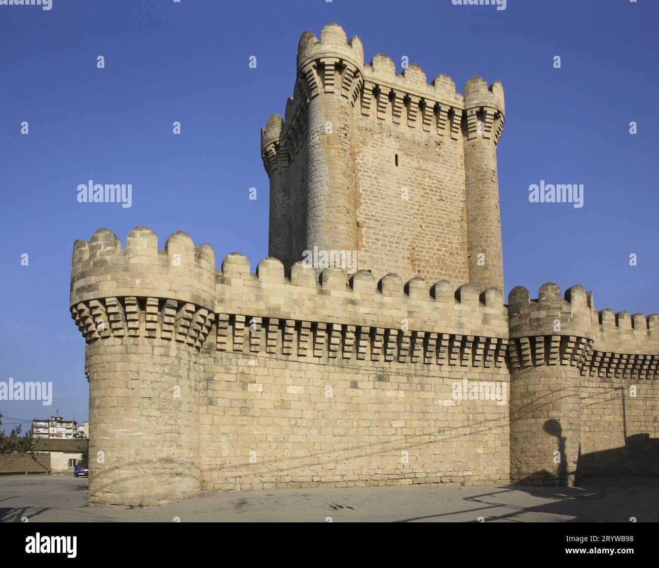 Château quadrangulaire à Mardakan. L'Azerbaïdjan Banque D'Images