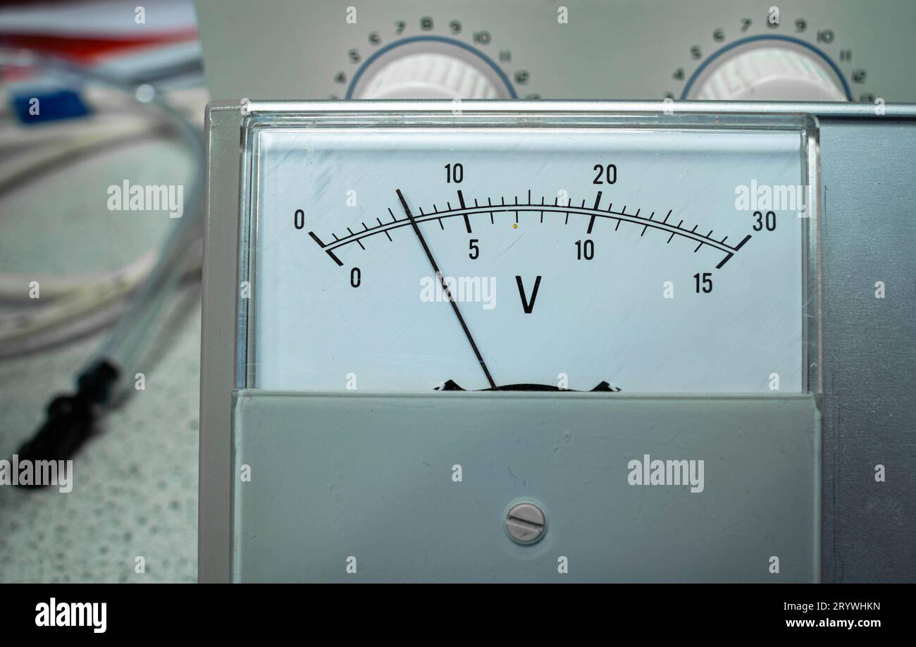 Voltmètre Analogique AC 0~500V - Panneau Noir Pour Industrie, Métallurgie, Contrôle électrique