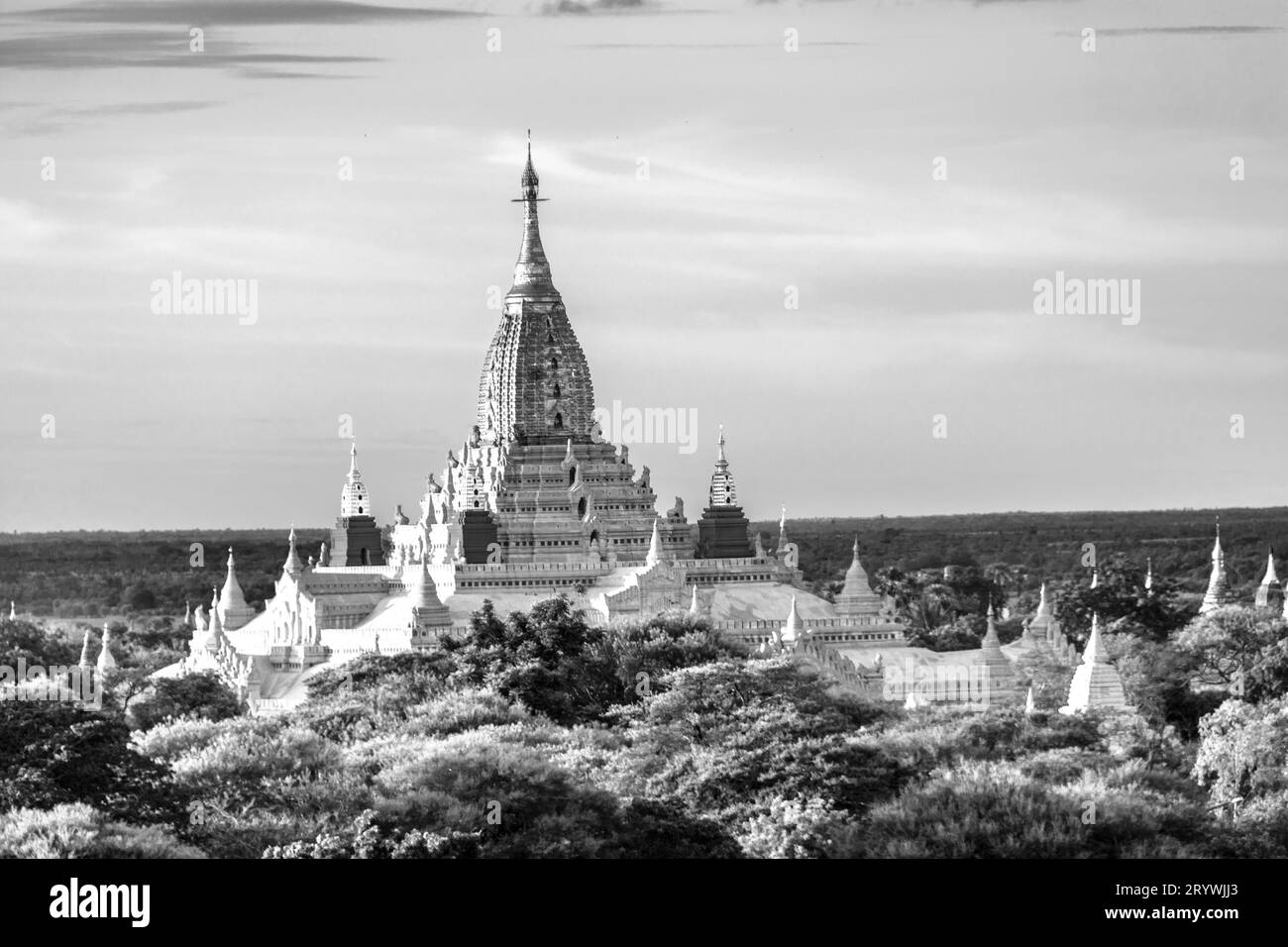 Le temple Ananda, situé à Bagan, Myanmar, est un temple bouddhiste construit par le roi Kyanzittha de la dynastie païenne. Banque D'Images