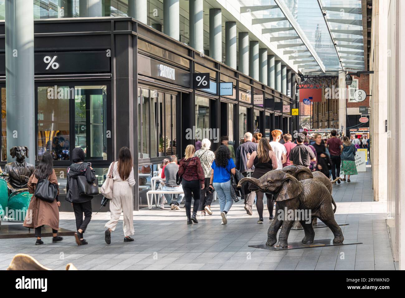 Bishops Square dans le Spitalfields Market Development, Londres, E1. Banque D'Images