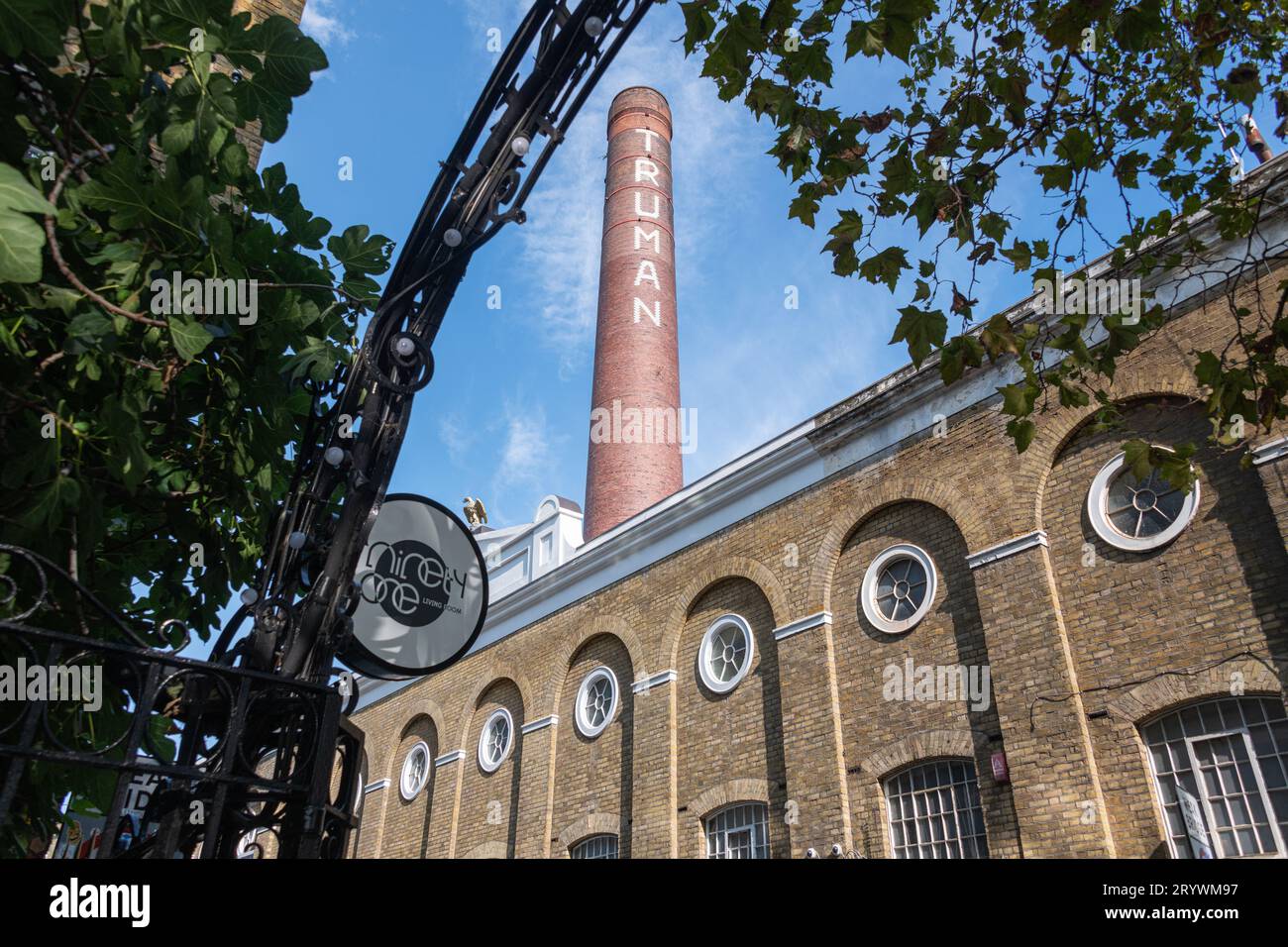 Photo extérieure de l'ancienne brasserie Truman prise de Brick Lane dans Spitalfields London E1. Banque D'Images