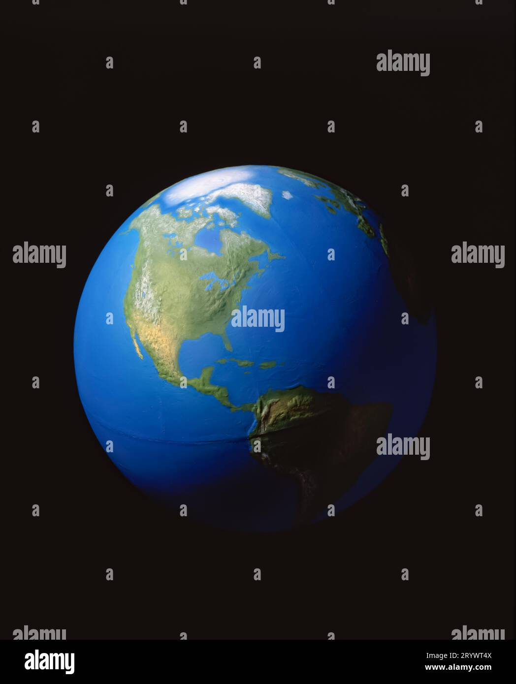 Planète Terre avec l'Amérique du Nord bien visible, vue de l'hémisphère occidental contre l'espace noir, globe détaillé montrant les océans et les continents. Banque D'Images