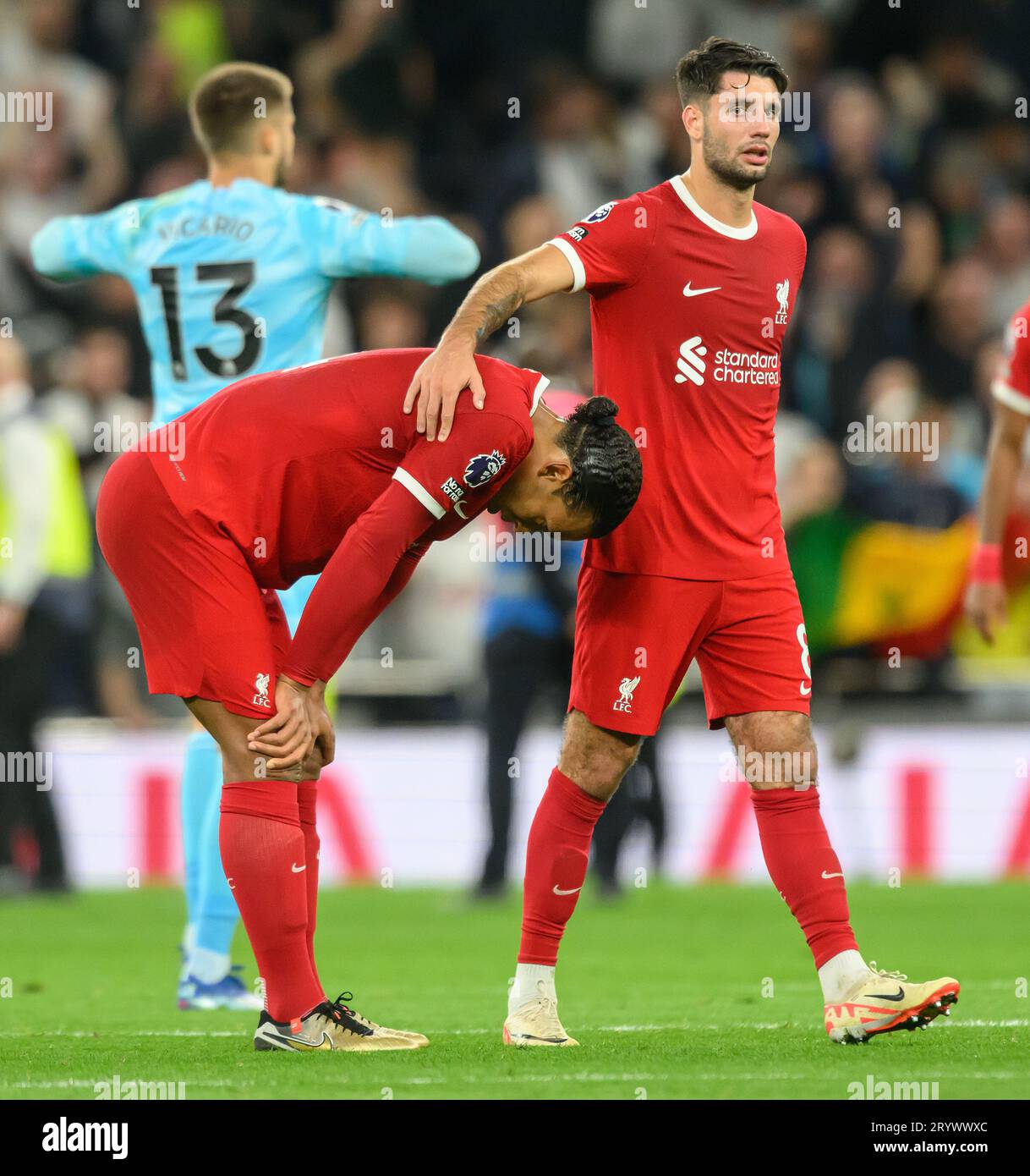 Londres, Royaume-Uni. 30 septembre 2023. 30 septembre 2023 - Tottenham Hotspur - Liverpool - Premier League - Tottenham Hotspur Stadium. Virgil van Dijk de Liverpool est déprimé au coup de sifflet final après avoir concédé un but supplémentaire lors du match contre Tottenham. Crédit photo : Mark pain / Alamy Live News Banque D'Images