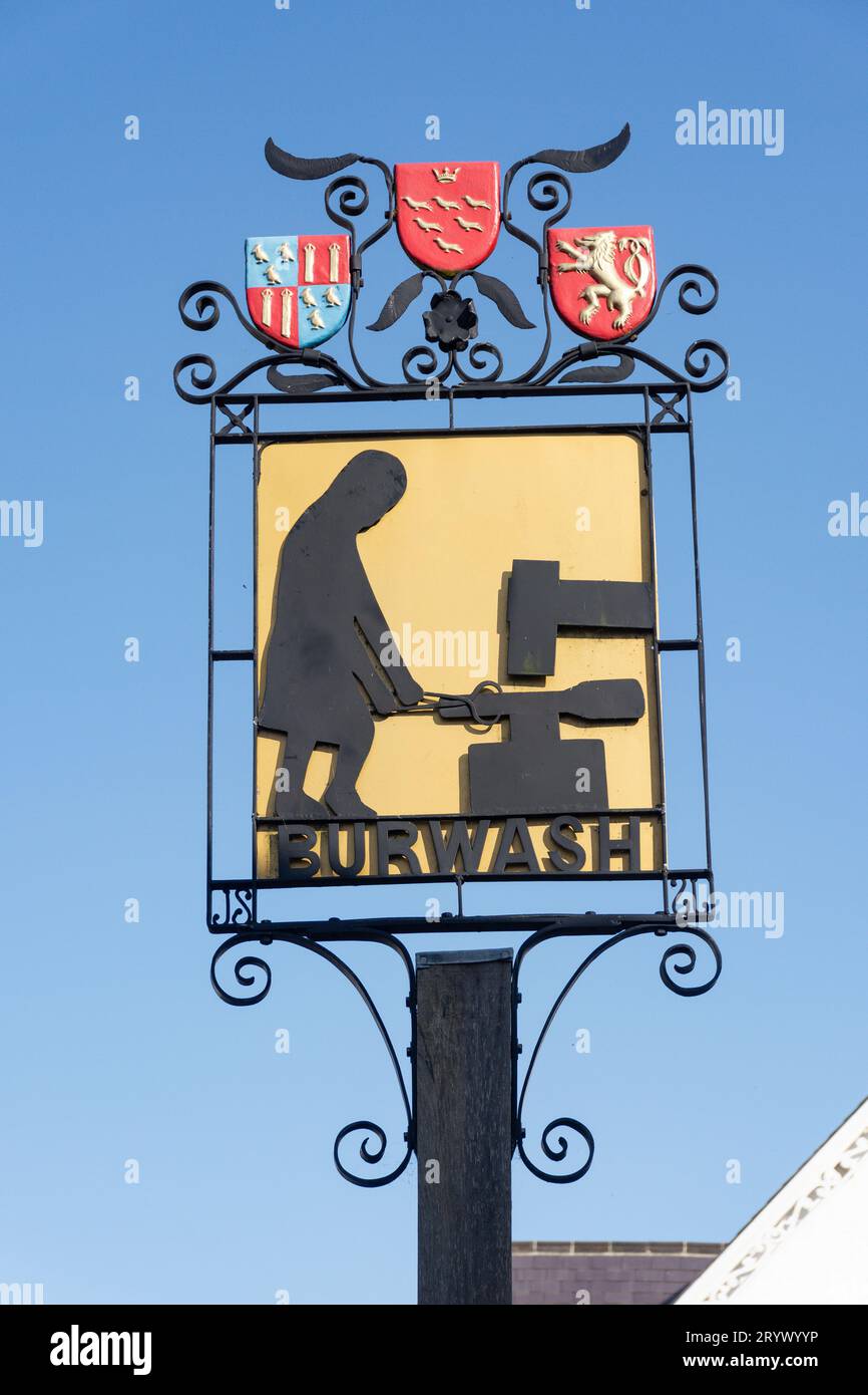 Signe du village, High Street, Burwash, East Sussex, Angleterre, Royaume-Uni Banque D'Images