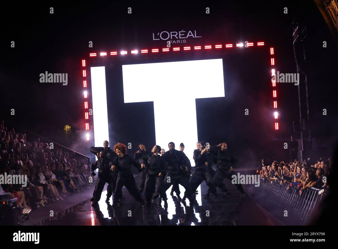 Paris, France. 01 octobre 2023. Le défilé l'Oréal Paris - marchez votre valeur pendant la Fashion week de Paris prêt à porter Printemps/été 2024 le 01 octobre 2023 à Paris, France. (Photo de Lyvans Boolaky/ÙPtertainment/Sipa USA) crédit : SIPA USA/Alamy Live News Banque D'Images