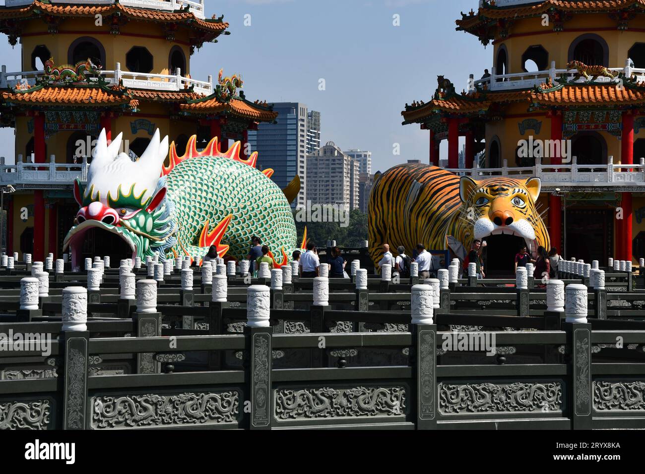 Temple du dragon et du tigre à Lotus Pond à Kaohsiung, Taiwan Banque D'Images