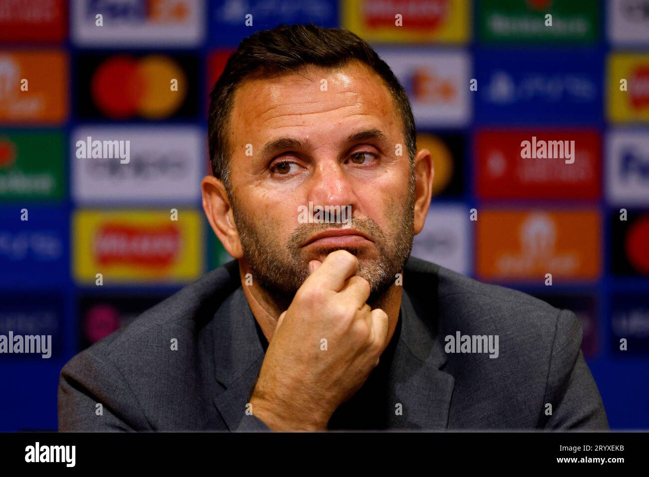 Okan Buruk, Manager de Galatasaray, lors d'une conférence de presse à Old Trafford, Manchester. Date de la photo : lundi 2 octobre 2023. Banque D'Images