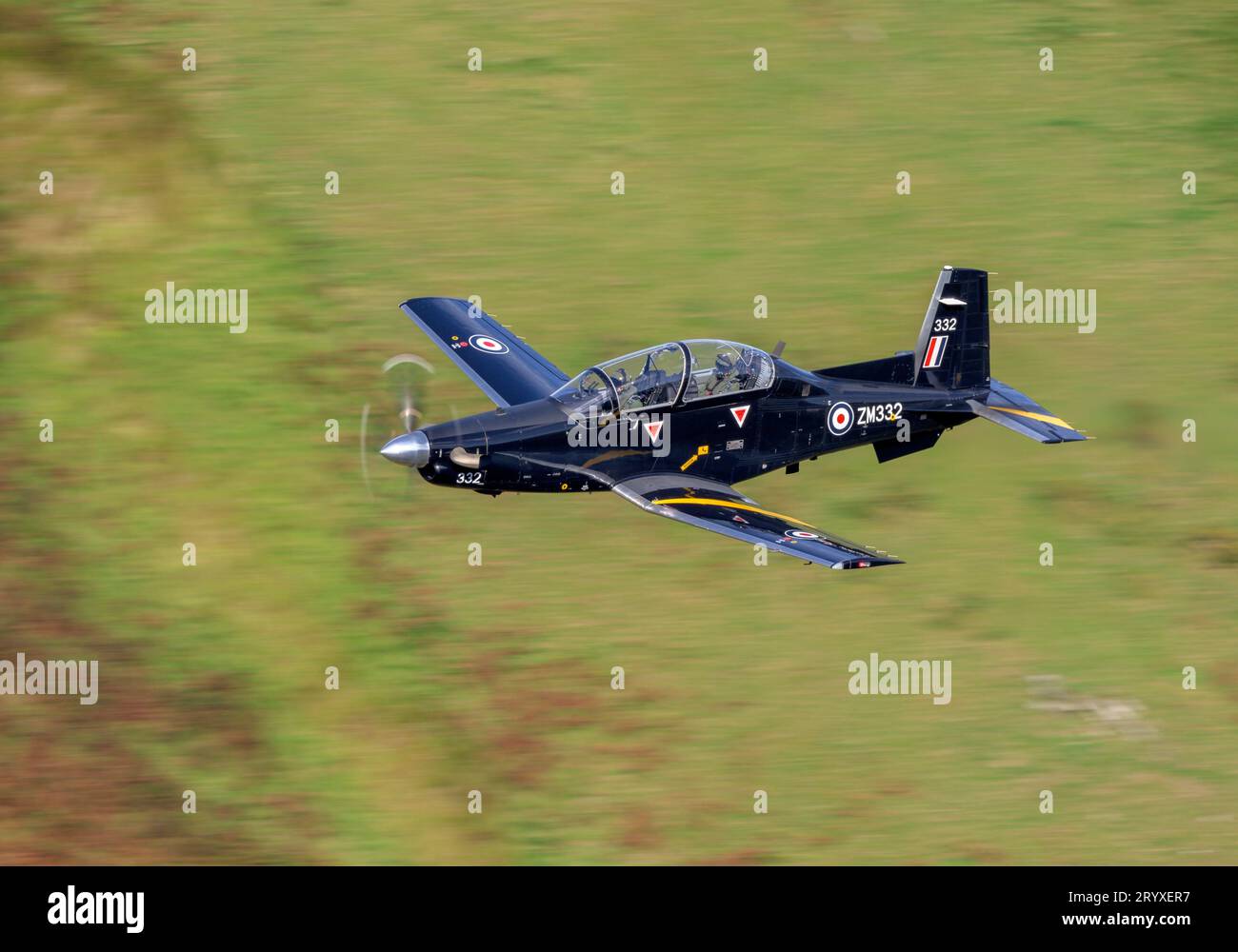 Royal Air Froce Texan de la RAF Valley formation de vol à basse altitude au pays de Galles Banque D'Images