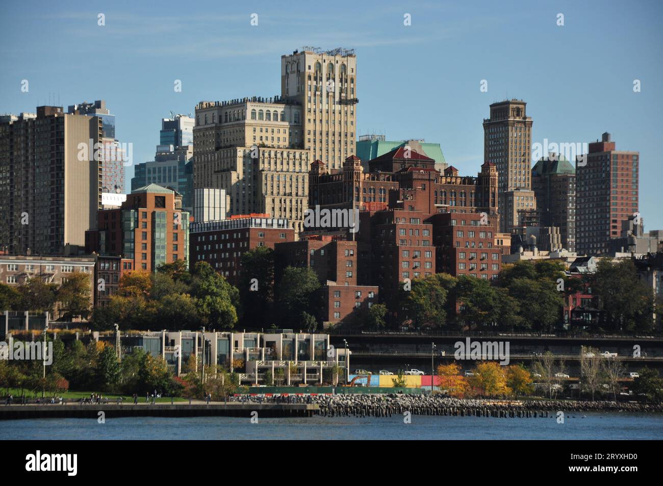 Bâtiments entourant la rivière hudson à Manhattan, New York, États-Unis Banque D'Images
