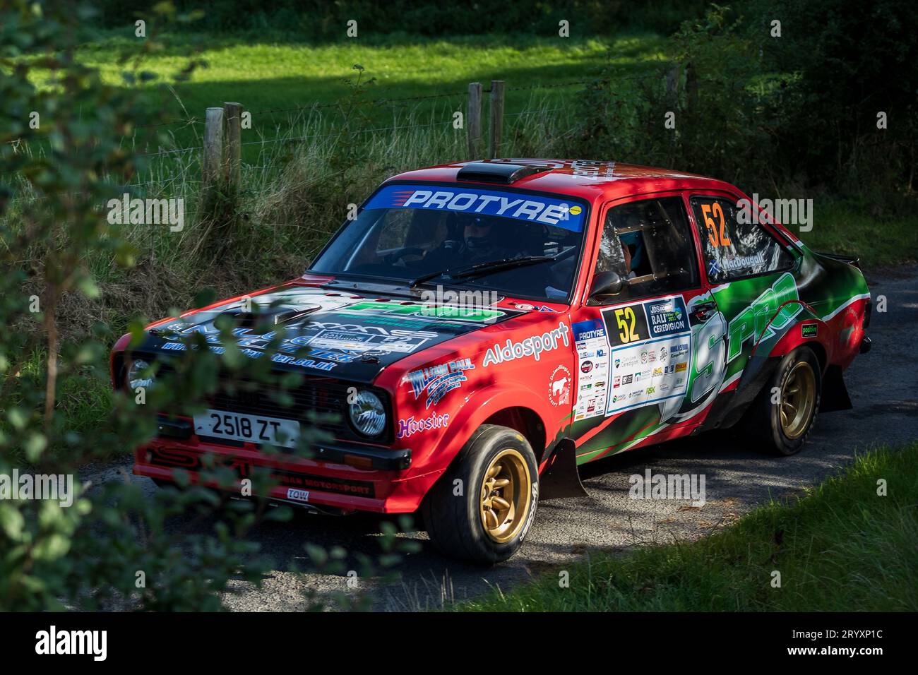 Ceredigion, pays de Galles - 02 septembre 2023 Rali Ceredigion : Michael Harbour et son co-pilote Ian MacDougall dans une Ford Escort MK2 car 52 sur l'étape SS1 Borth 1 Banque D'Images