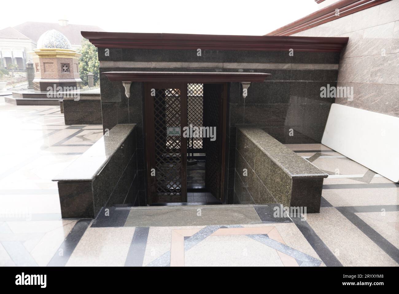 gros plan de l'entrée pour les employés spéciaux. Indonésien Banque D'Images