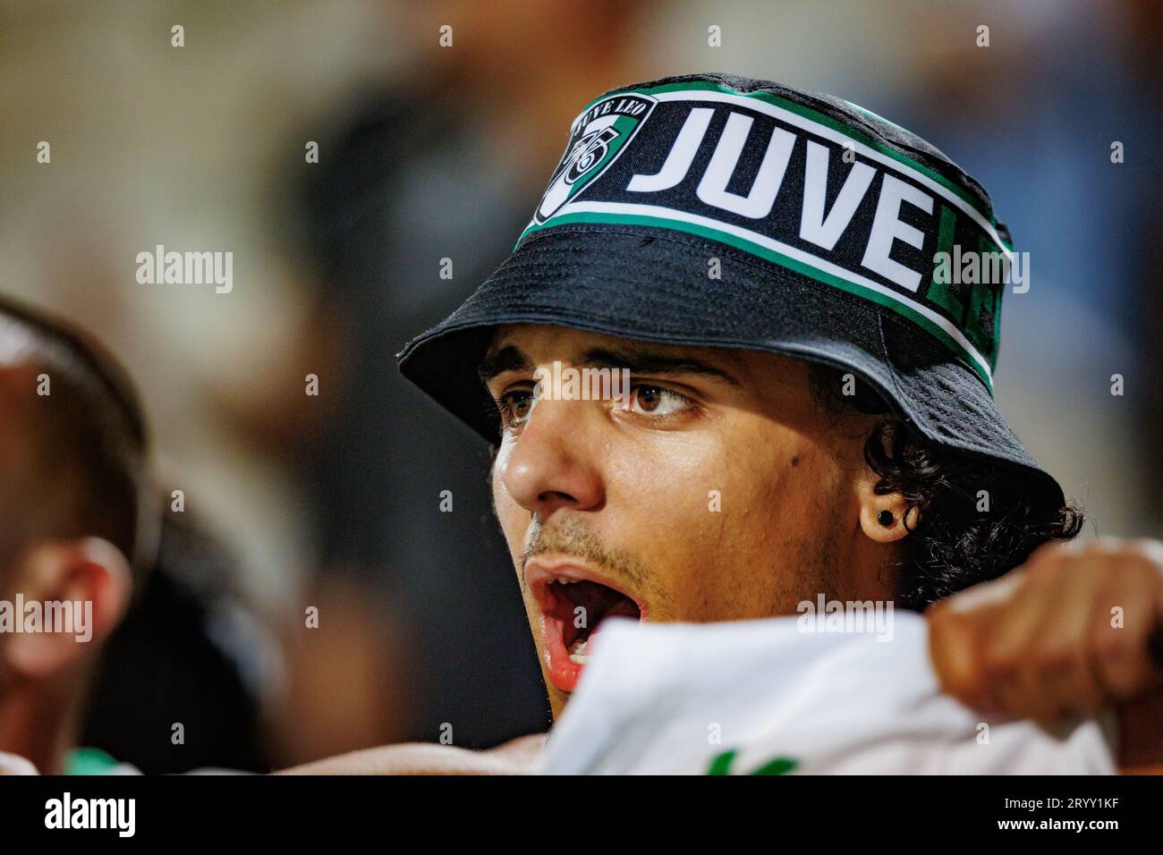 Fans lors du match de Liga Portugal BetClic 23/24 entre le SC Farense et le Sporting CP à l'Estadio de Sao Luis, Faro. (Maciej Rogowski) Banque D'Images