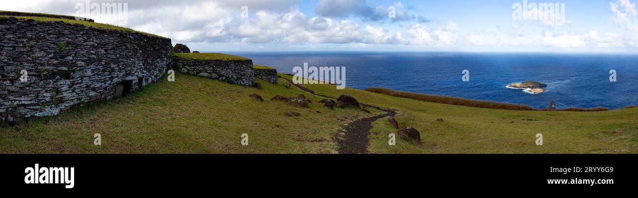 L'île de Pâques, Rapa Nui. Orongo Villadge de cérémonie sur le volcan Rano Kau Banque D'Images