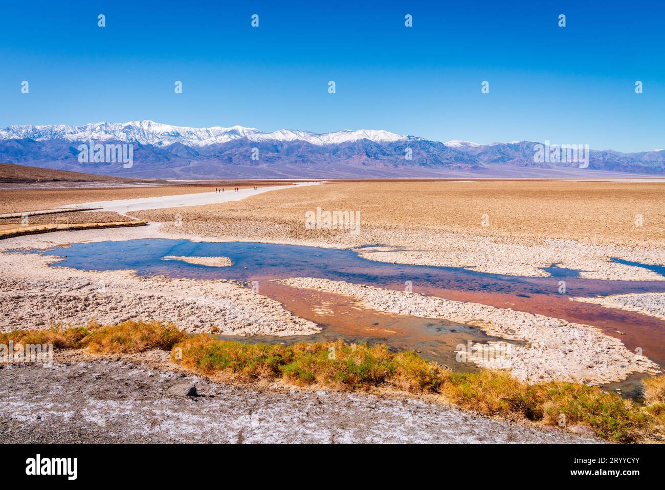 Vue panoramique du bassin Badwater - le point le plus bas en Amérique du Nord. Parc national de Death Valley, Californie Banque D'Images