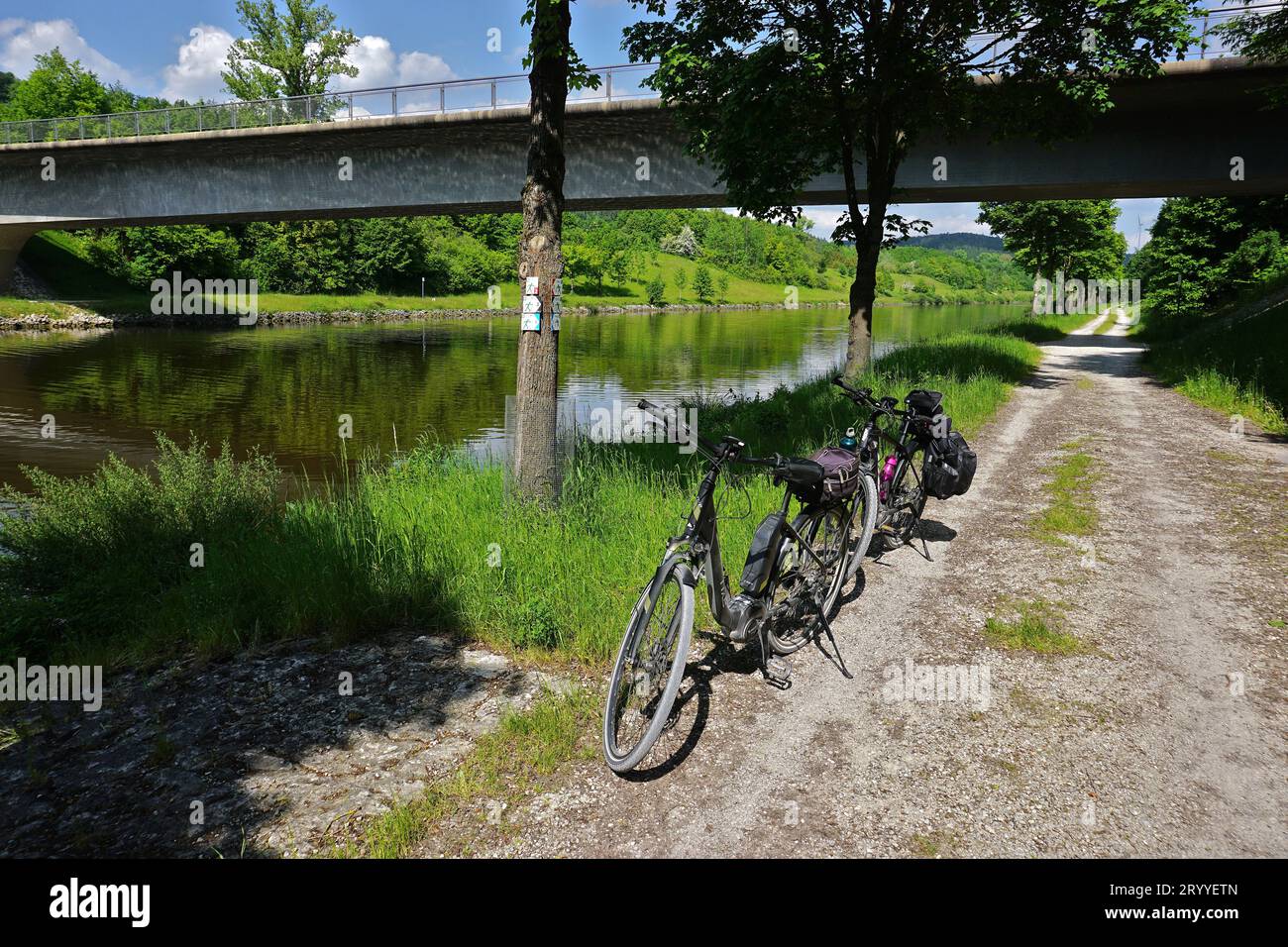 Parc naturel de AltmÃ¼hltal ; balade à vélo près du canal main-Danube près de Beilngries ; haute-Bavière ; Allemagne Banque D'Images