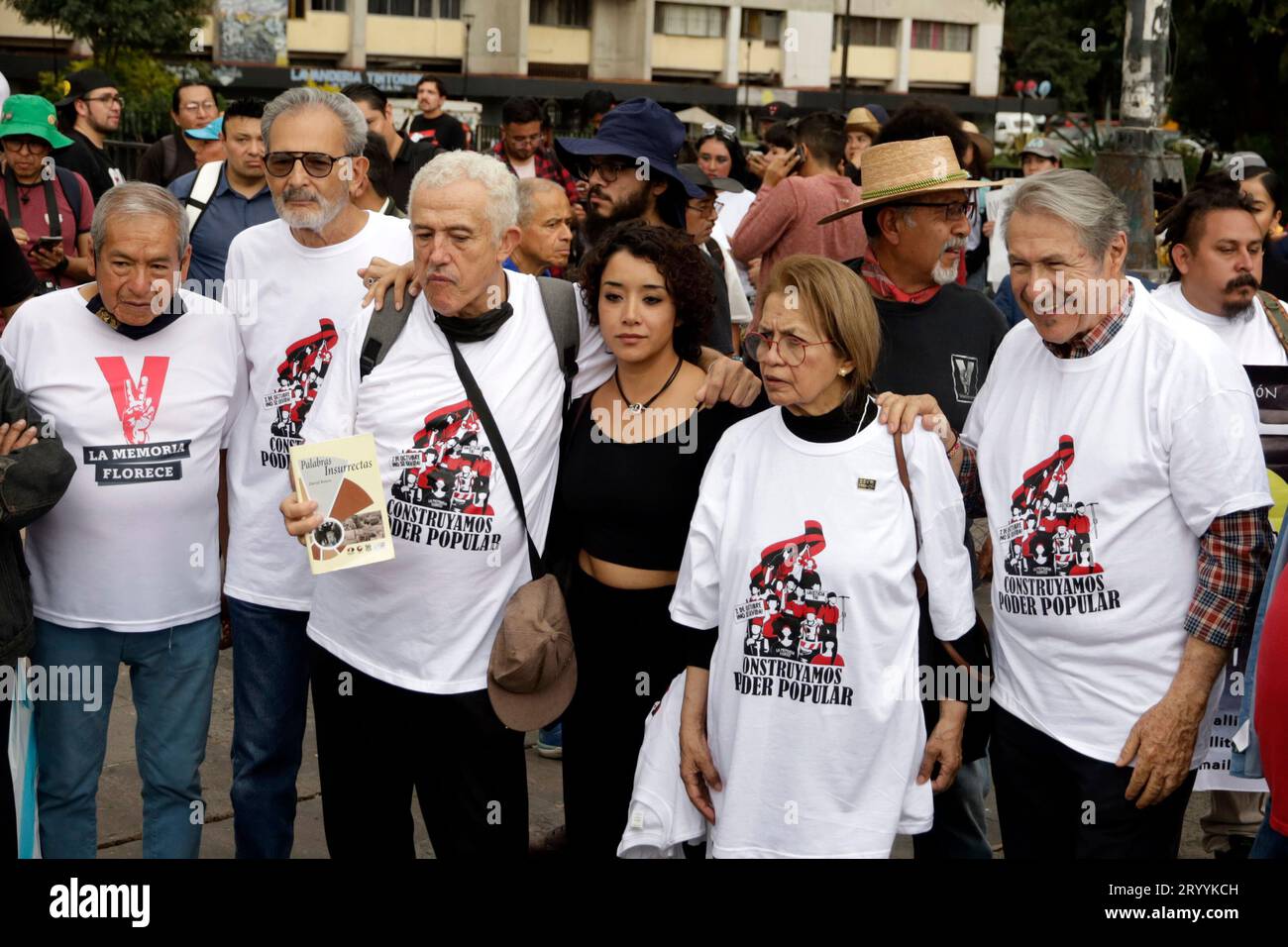 Mexico, Mexique. 02 octobre 2023. 2 octobre 2023, Mexico, Mexique : parents et survivants du massacre de Tlatelolco en 1968 lors de la commémoration du 55e anniversaire du crime d'État sur la place des trois cultures à Mexico. Le 2 octobre 2023 à Mexico, Mexique (photo de Luis Barron/Eyepix Group). Crédit : EYEPIX Group/Alamy Live News Banque D'Images