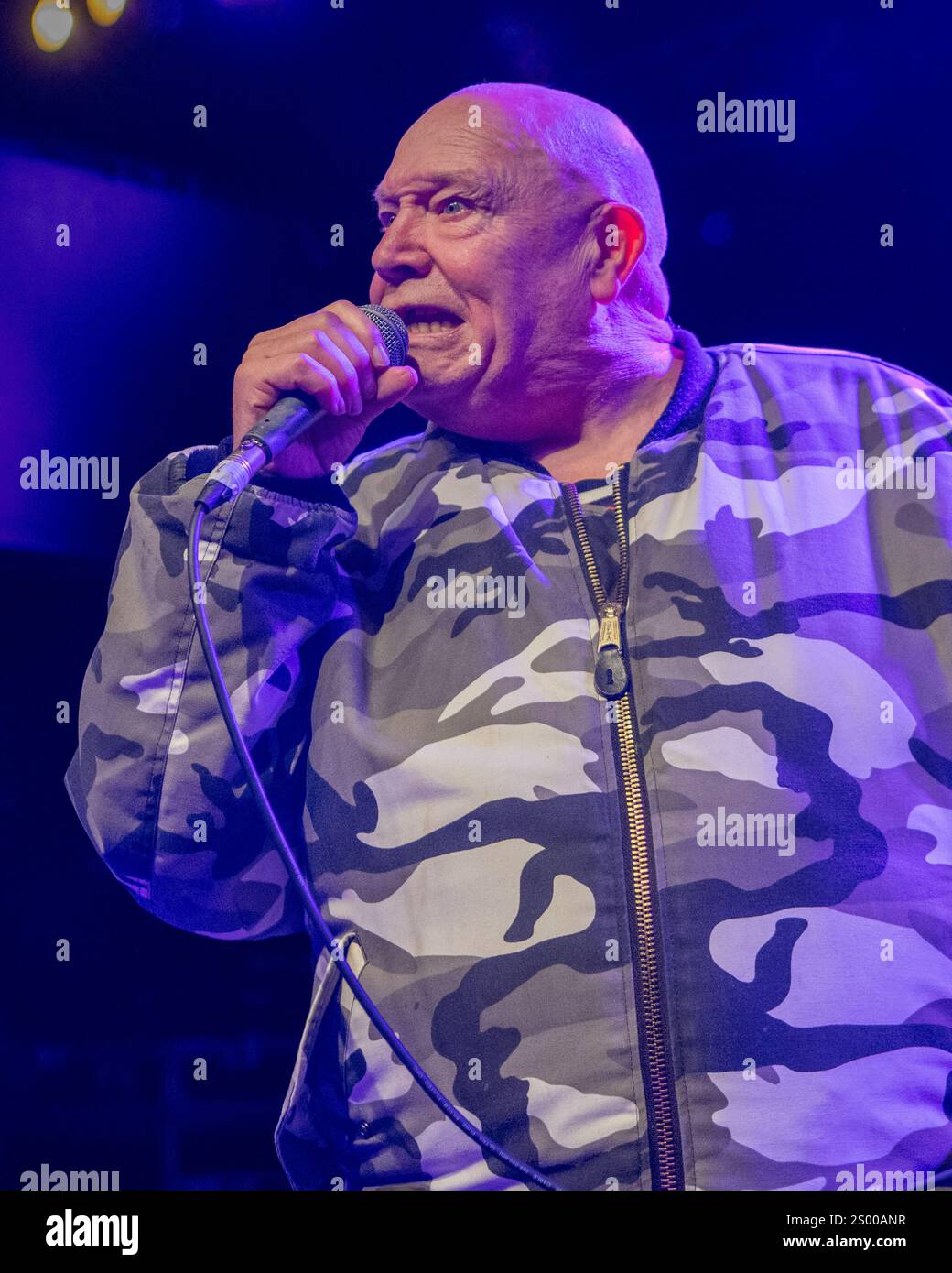 Nottingham, Royaume-Uni, 22 décembre 2024. Événement : ÒBuster BloodvesselÕs Bad MannersÓ à Rock City. Photo : Buster BloodVessel (Douglas Trendle) - chanteur principal avec le groupe Bad Manners. Crédit : Mark Dunn/Alamy Live News. Banque D'Images