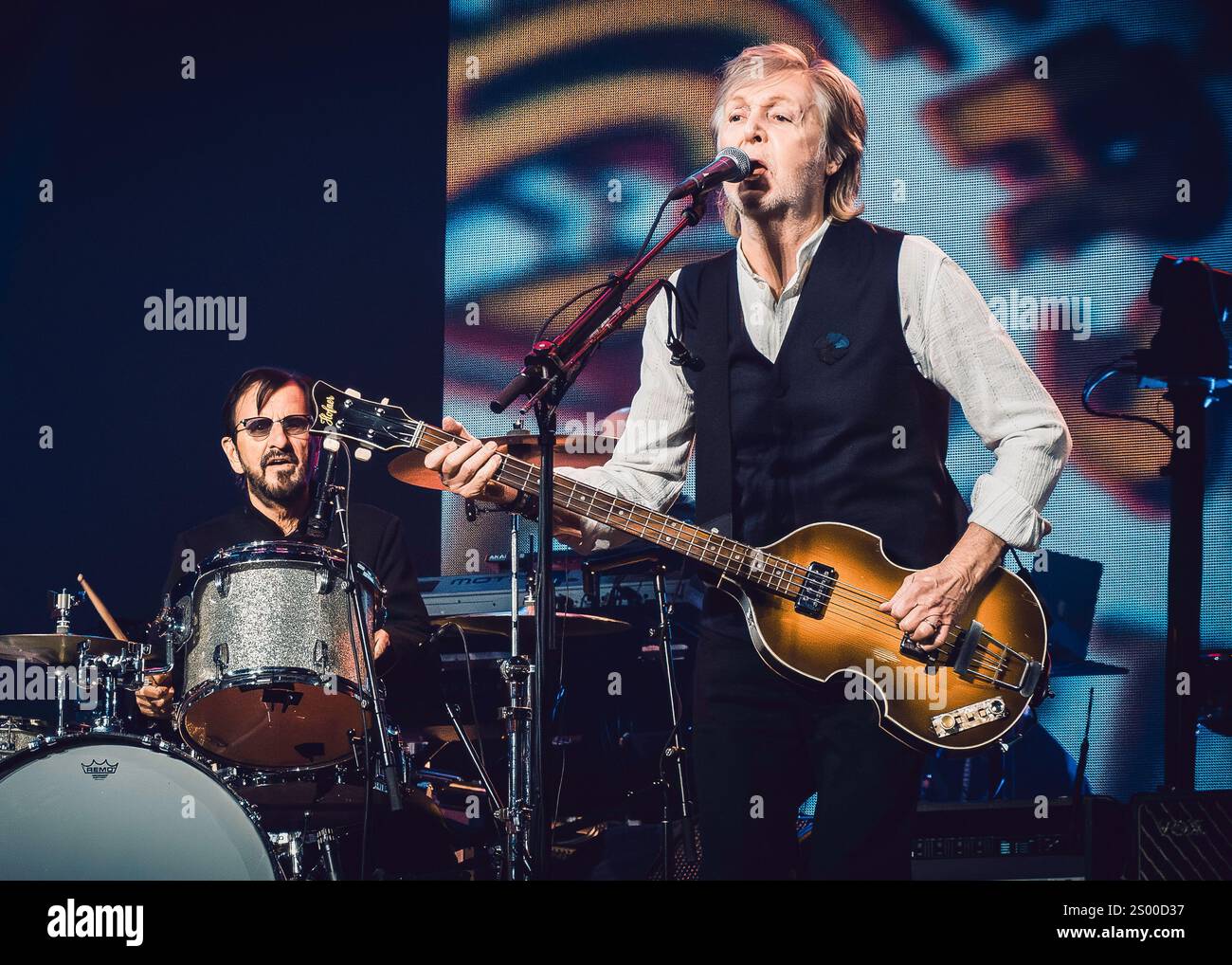 Ringo Starr et Paul McCartney jouent ensemble à Londres le 19 décembre 2024 Banque D'Images