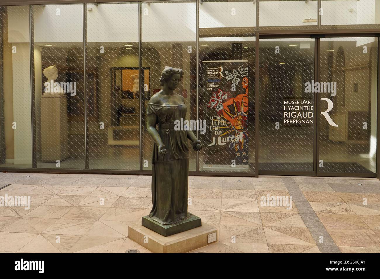Sculpture Maillol Pomone à la tunique , Hyacinthe Rigaud Museum of Art, rue Mailly, Perpignan, Pyrénées-Orientales , France,Europe Banque D'Images