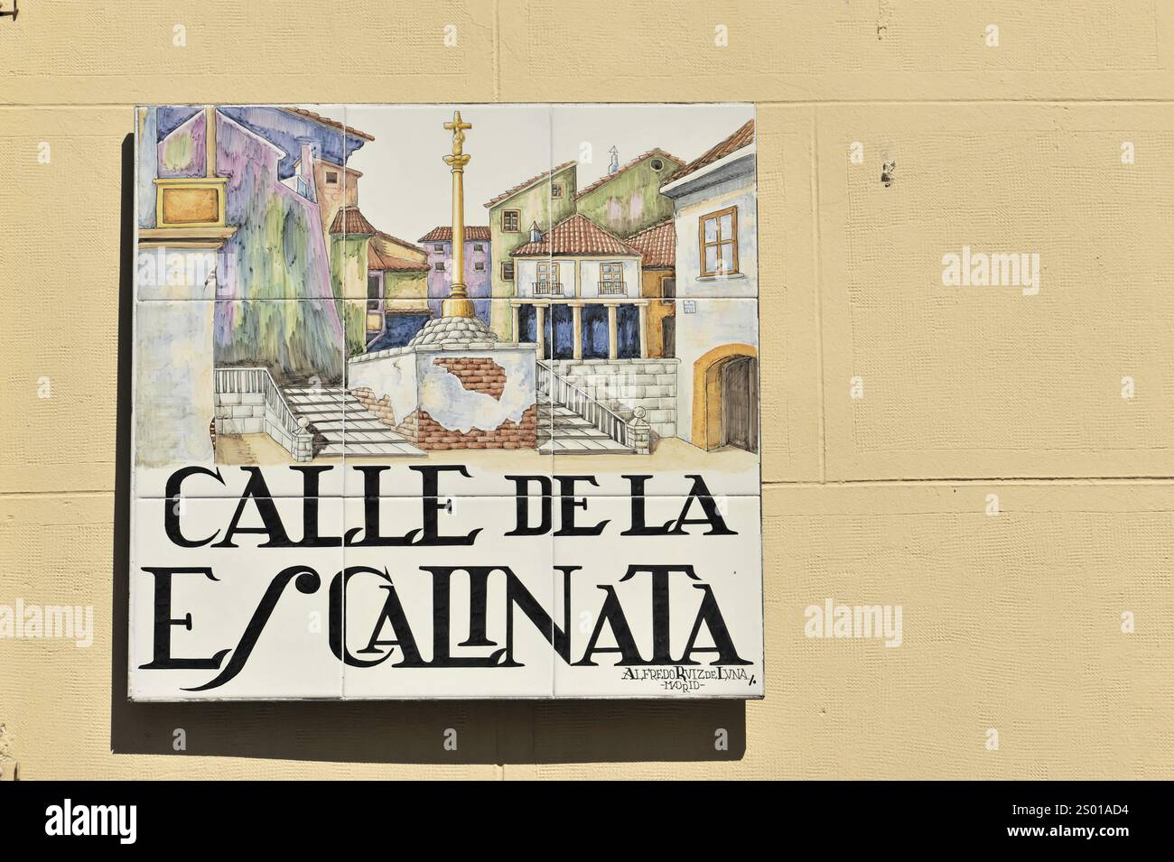 Madrid, Espagne, Europe, Un panneau de rue sur un mur montre la Calle de la Escalinata avec des bâtiments illustratifs, Europe Banque D'Images
