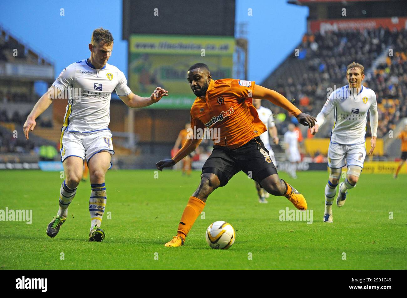 Sylvan Ebanks-Blake de Wolverhampton Wanderers et Tom Lees de Leeds United. Football -Npower Football League Championship - Wolverhampton Wanderers v Leeds Banque D'Images