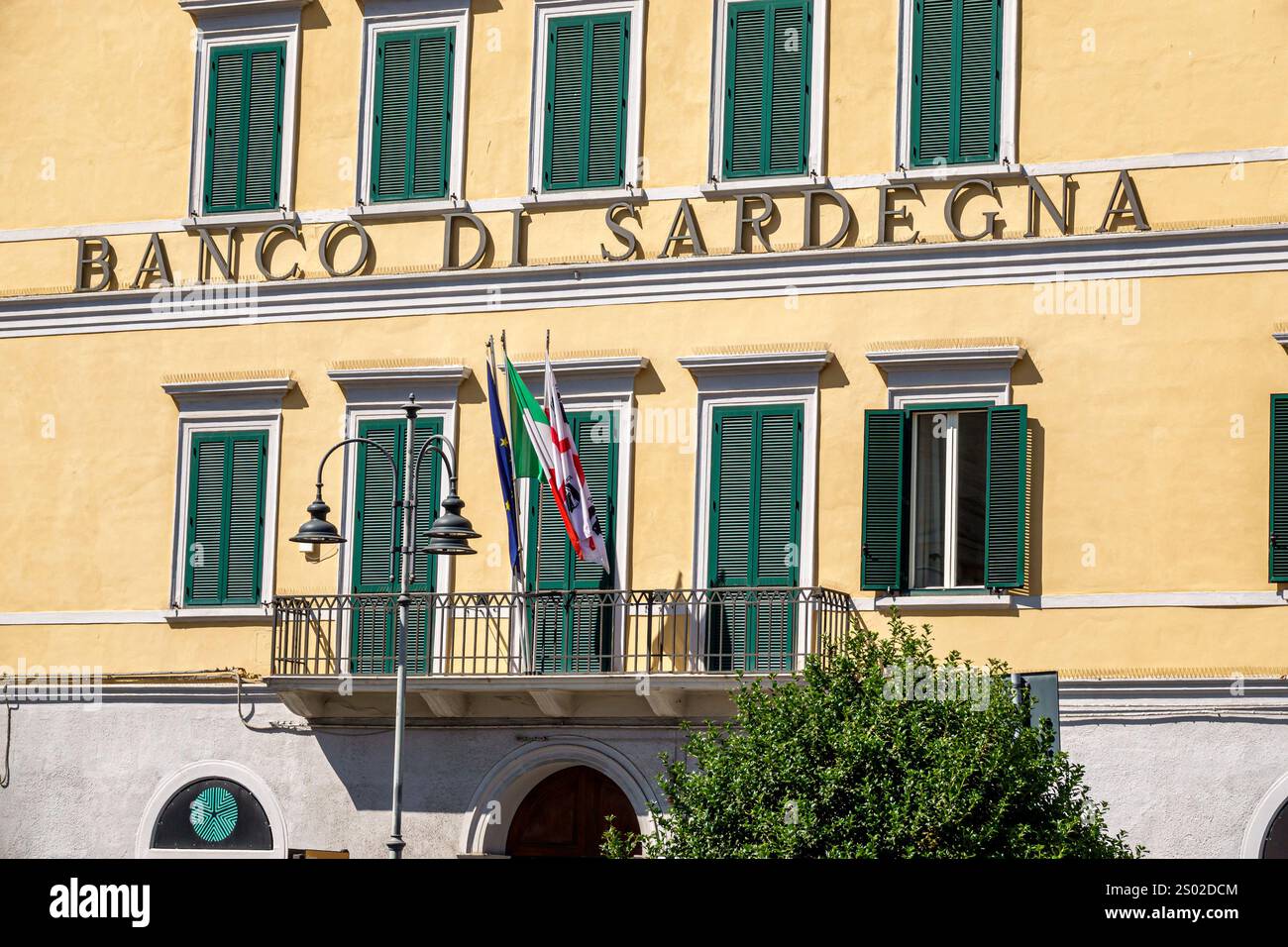 Livourne Italie, Piazza Cavour, Banco di Sardegna, Banque de Sardaigne, volets verts, balcon, Union européenne drapeau régional Sardaigne, institution financière, Ital Banque D'Images
