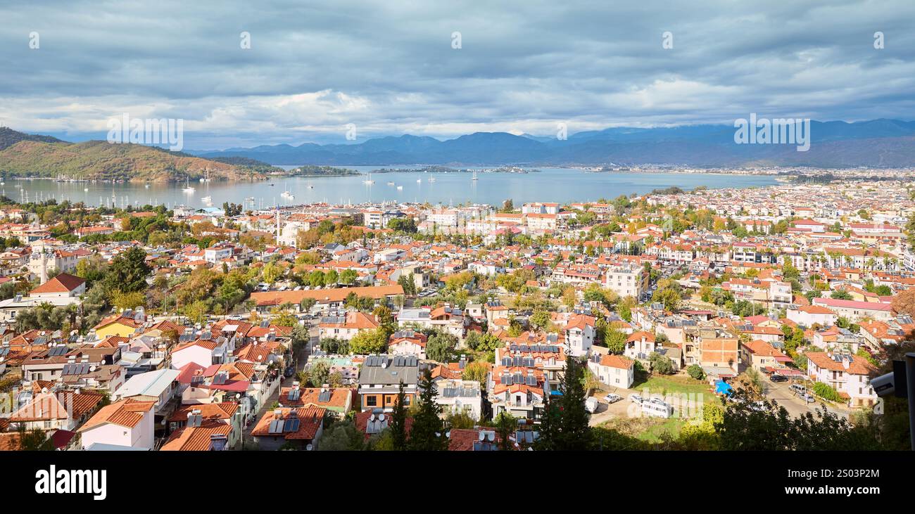 Panorama de la ville de Fethiye dans la province de Mugla, Turquie Banque D'Images
