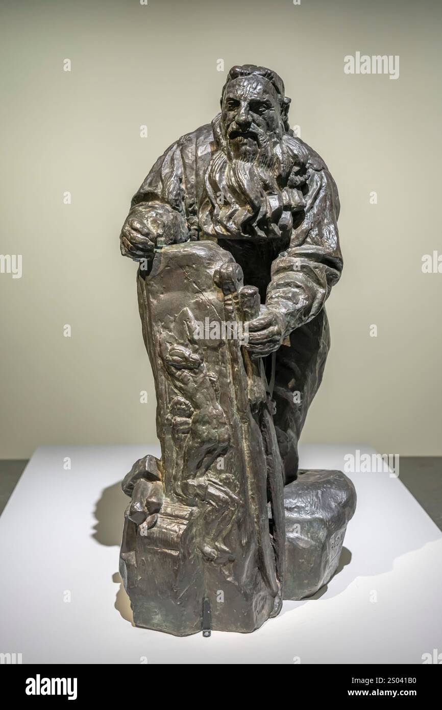 Paris, France - 12 14 2024 : Musée Bourdelle. Sculpture en bronze Rodin travaillant sur les portes de l'enfer sculptée par Bourdelle Banque D'Images