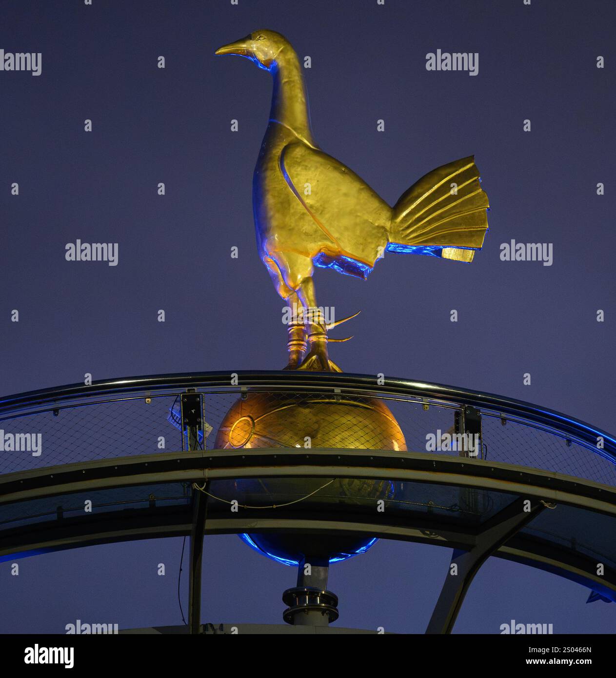 Londres, Royaume-Uni. 22 décembre 2024. Tottenham Hotspur v Liverpool - premier League - Tottenham Hotspur Stadium. Le coq doré au sommet du Tottenham Hotspur Stadium. Crédit photo : Mark pain / Alamy Live News Banque D'Images