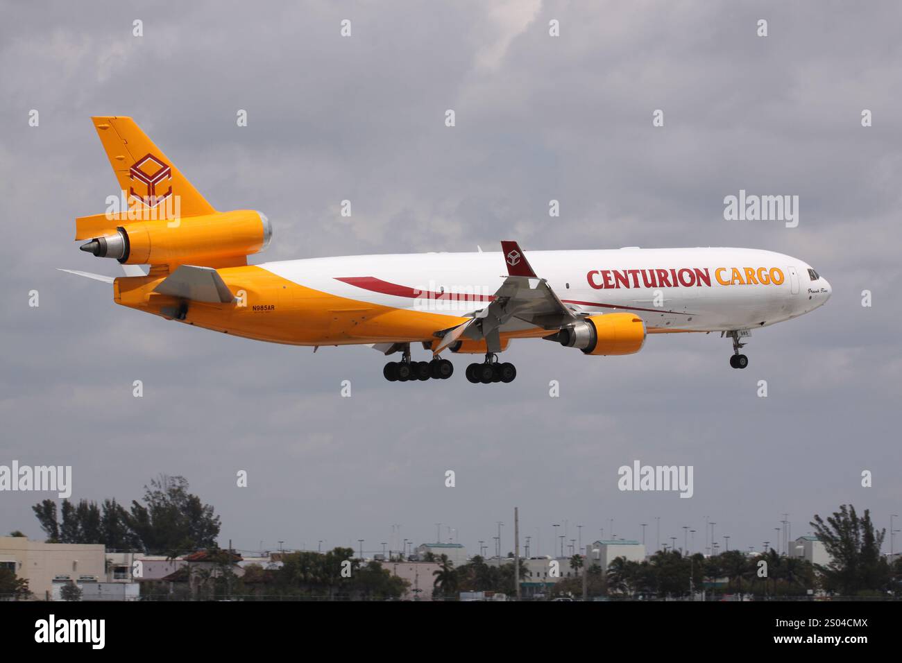 Centurion Cargo McDonnell Douglas MD-11 cargo N985AR débarquant à Miami Banque D'Images