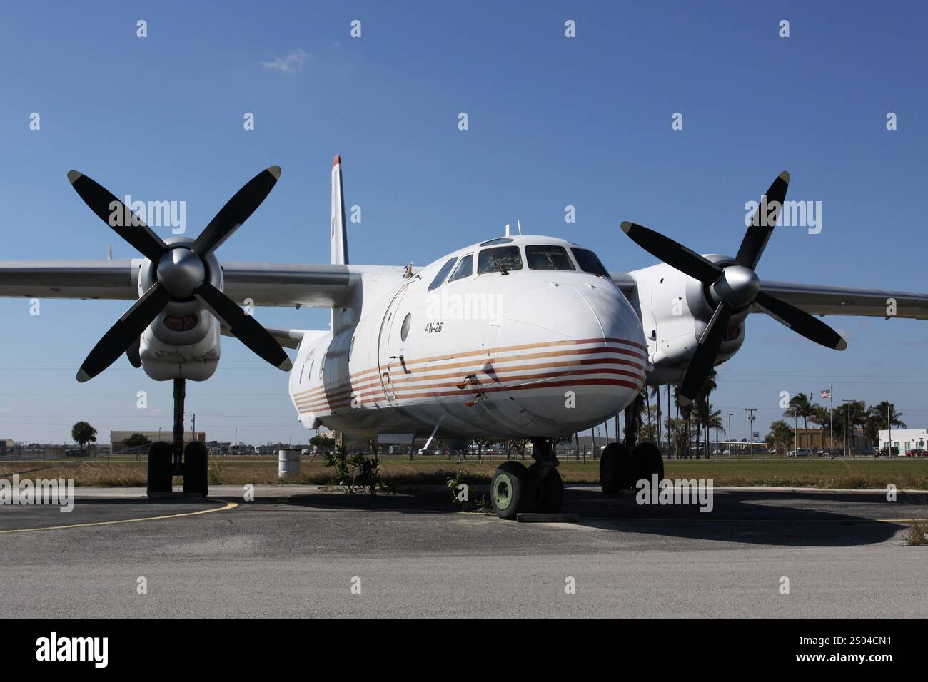 Avion cargo Antonov an-26 garé à l'aéroport exécutif de Miami Banque D'Images