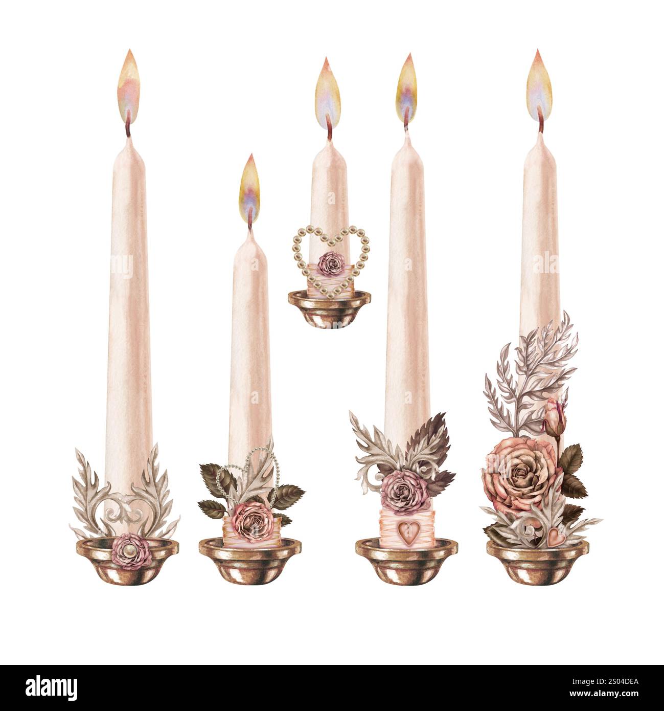 Ensemble de bougies beige rose clair vintage avec une flamme brûlante décorée de bouquets de roses avec un symbole de cœur dans une délicate palette de mousse moka. Banque D'Images