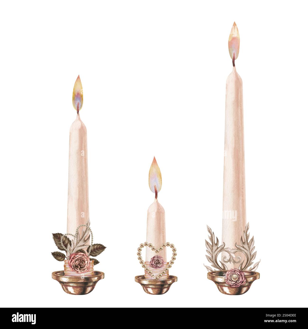 Ensemble de bougies beige rose clair vintage avec une flamme brûlante décorée de bouquets de roses avec un symbole de cœur dans une délicate palette de mousse moka. Banque D'Images